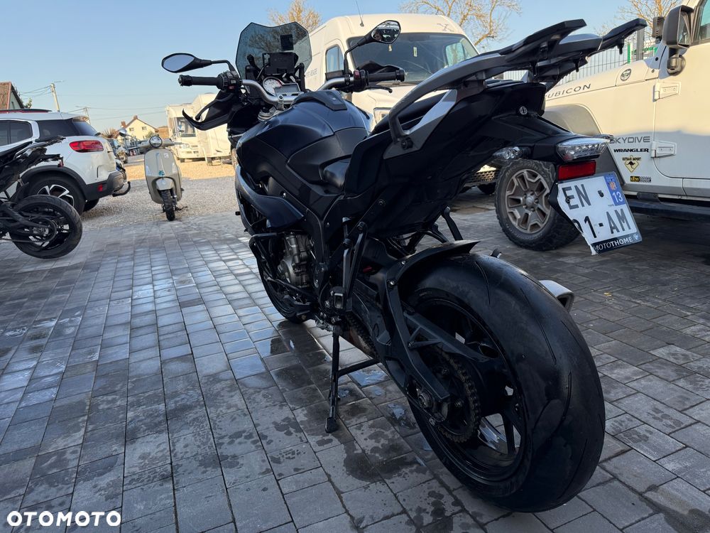 BMW S - 13
