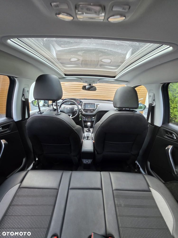 Peugeot 2008 1.2 PureTech Allure S&S - 11