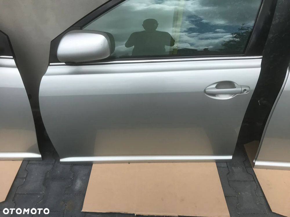 Toyota Avensis T25  03-08 Drzwi Prawe Lewe Kolor 1C0 Idealne Bez Korozji - 3