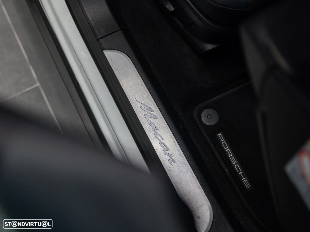 Porsche Macan Electric - 42