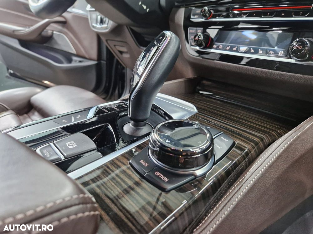BMW Seria 5 530d xDrive AT - 11