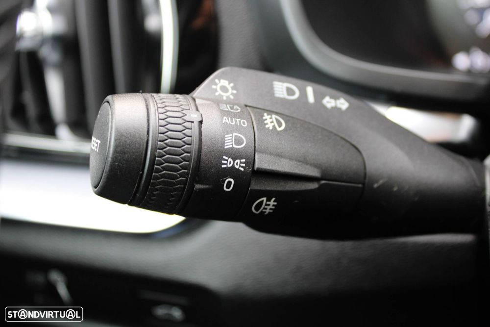 Volvo V60 2.0 D3 Momentum Plus Geartronic - 28