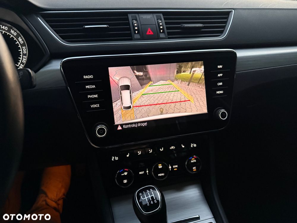 Skoda Superb 2.0 TDI SCR Ambition - 29