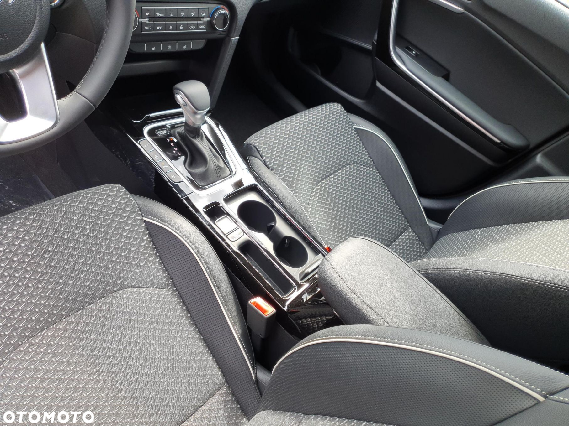 Kia Ceed - 12