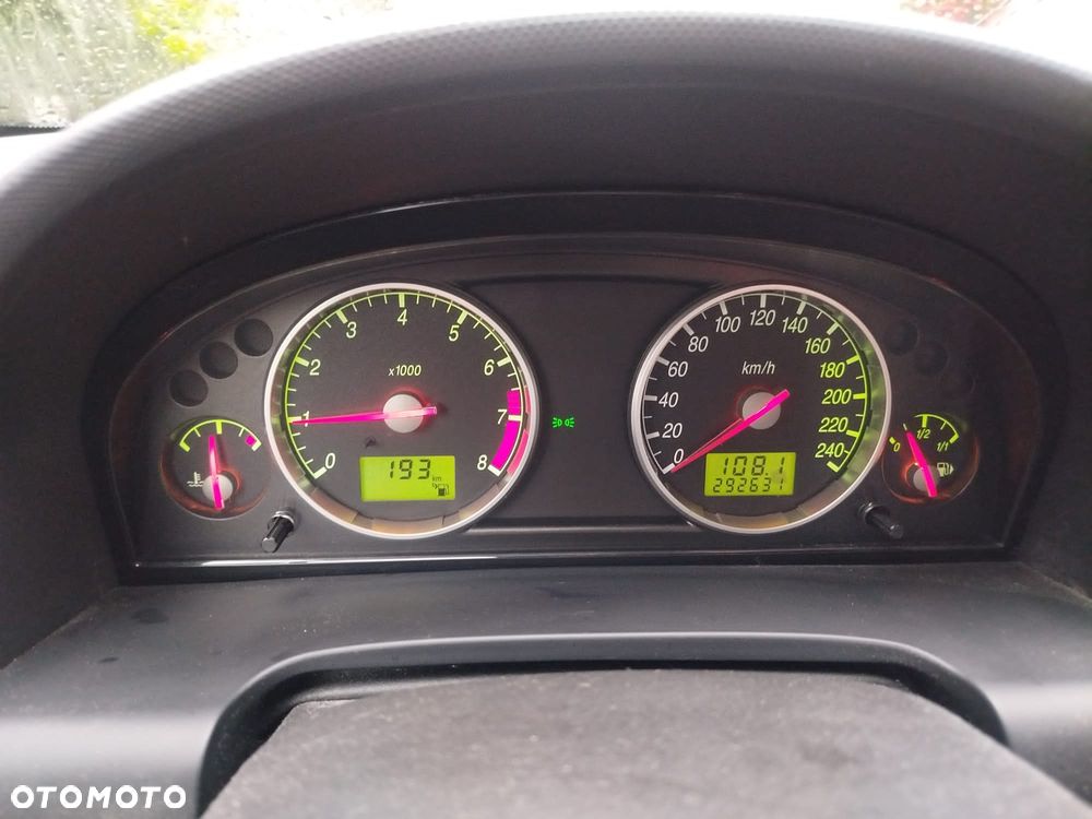 Ford Mondeo 1.8 Ghia - 17