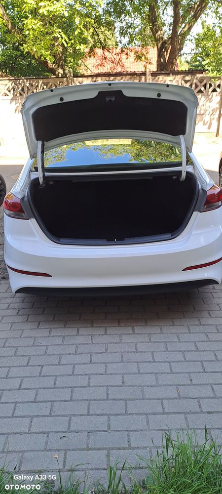 Hyundai Elantra - 11