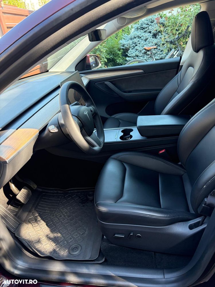 Tesla Model Y - 3