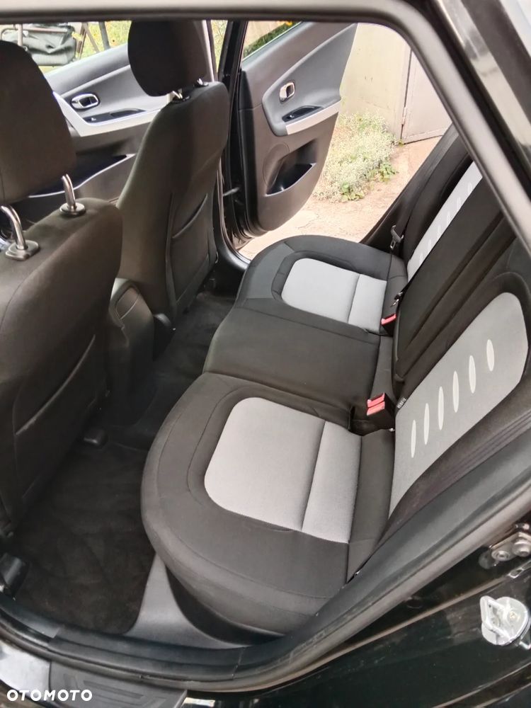 Kia Ceed - 13