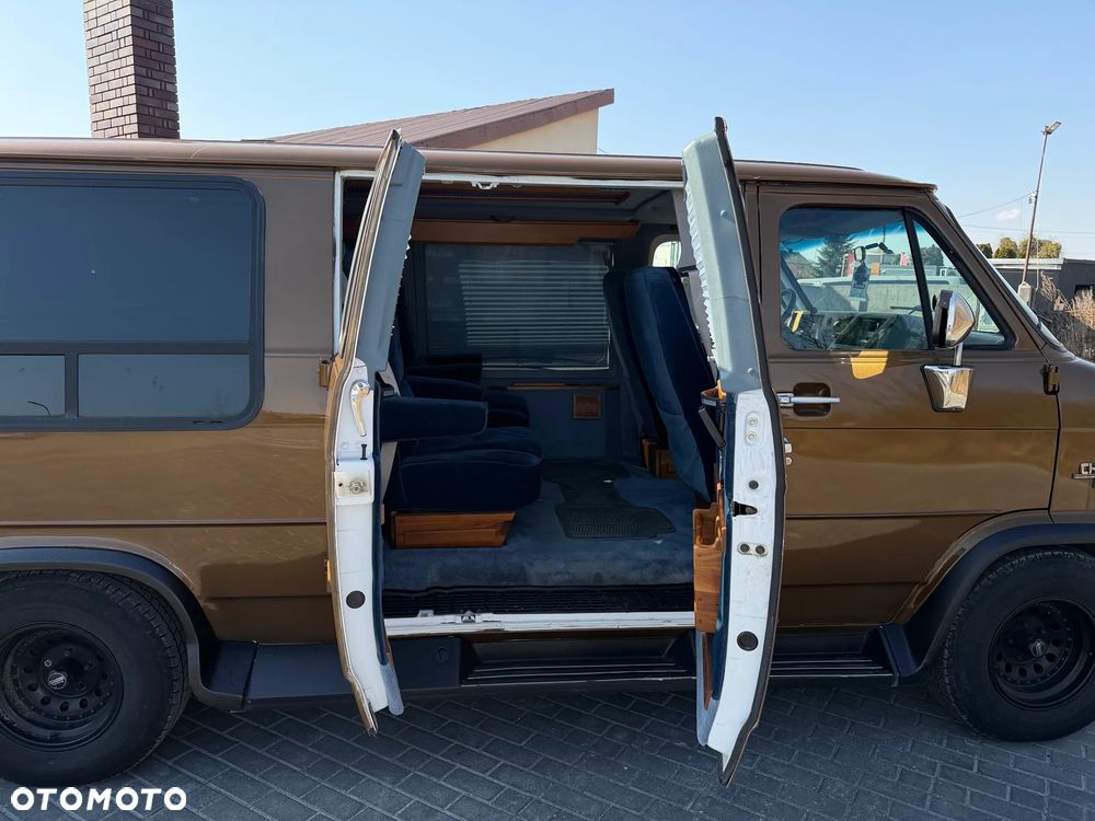 Chevrolet Chevy Van - 12