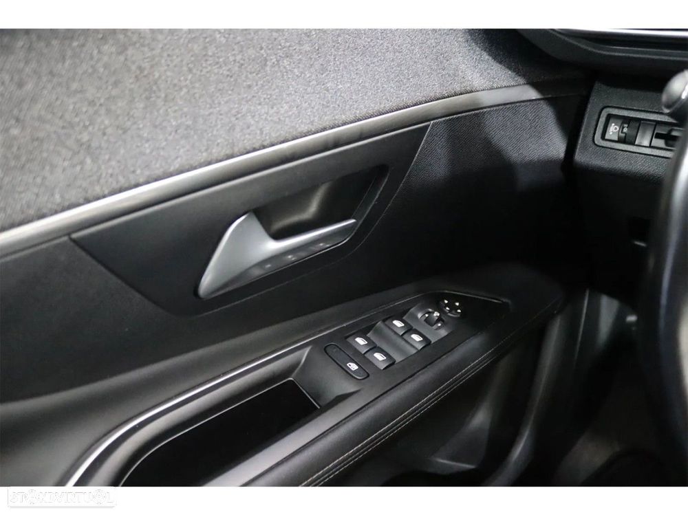 Peugeot 3008 1.2 PureTech Allure EAT8 - 6