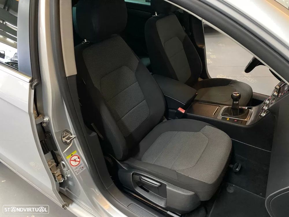 VW Passat Variant 1.6 TDI BlueMotion Comfortline - 17