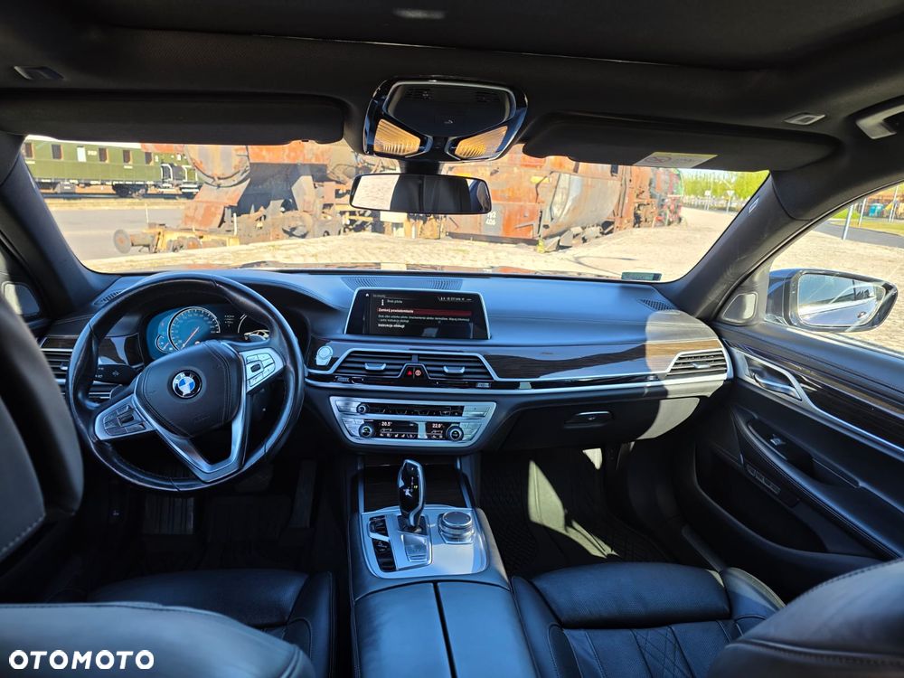 BMW Seria 7 740Ld xDrive - 29
