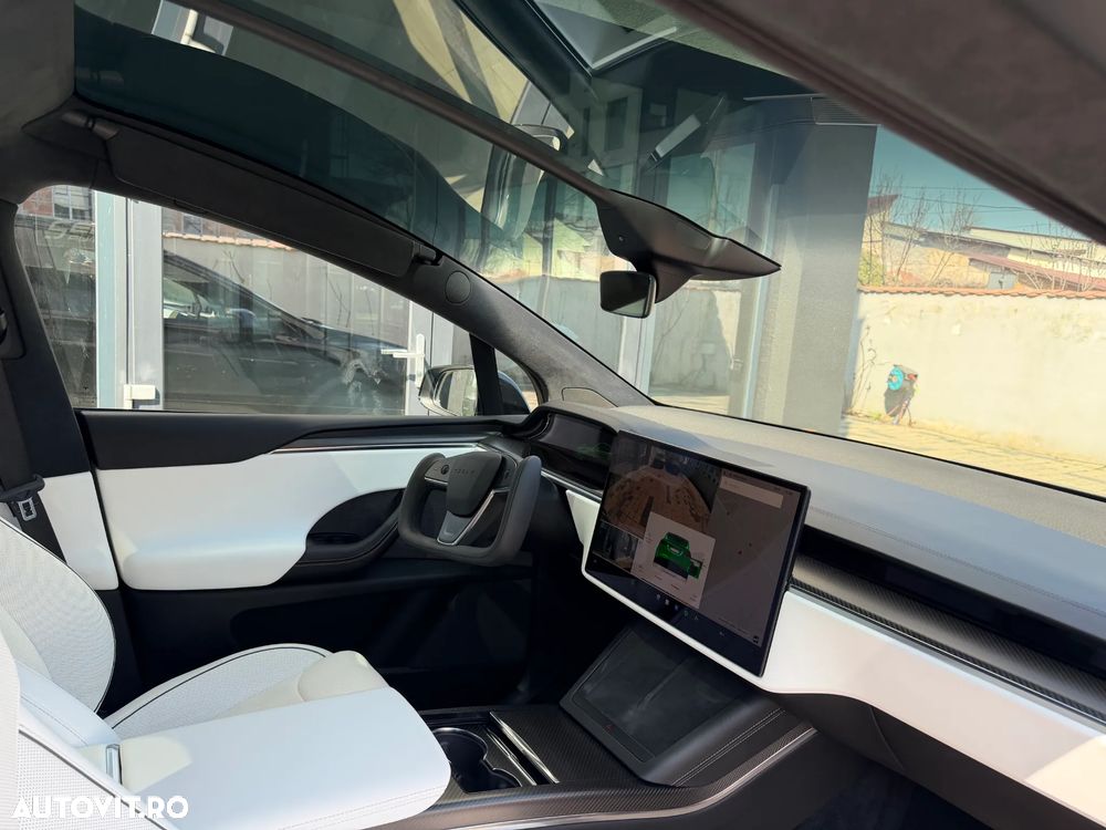 Tesla Model X - 13