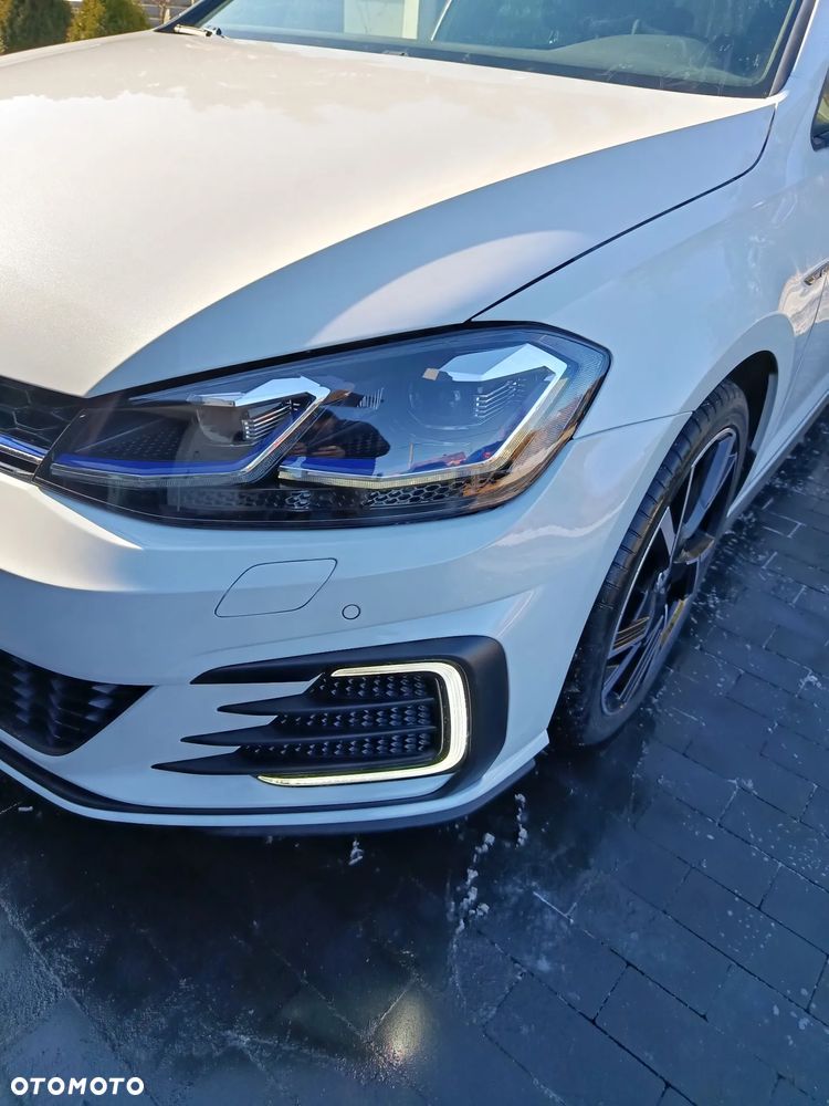 Volkswagen Golf - 28