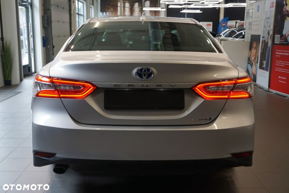 Toyota Camry Executive - 7