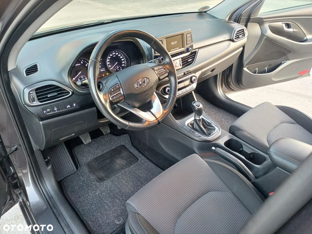 Hyundai i30 blue Kombi 1.4 - 19