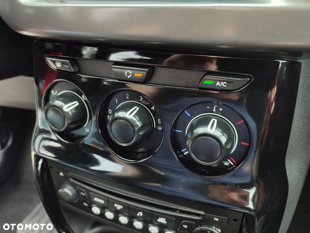 Citroën C3 Pure Tech 110 Stop&Start RED BLOCK - 33
