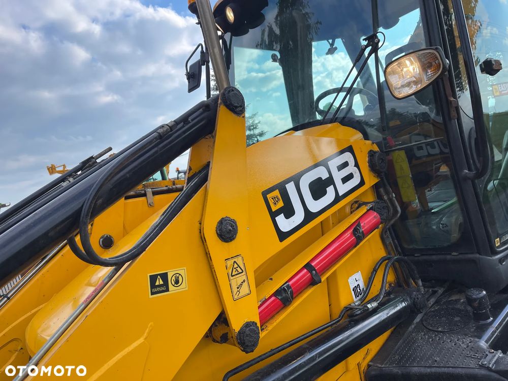 JCB Koparko Ładowarka Koparka Jcb 3CX Szczęka Krokodyl,Ramię z teleskopem_Bardzo ładna i zadbana_Cała W Oryginale Niemalowana_GOTOWA DO PRACY_Skrzynia biegów Mechaniczna 4 BIEGI_KLIMA - 25