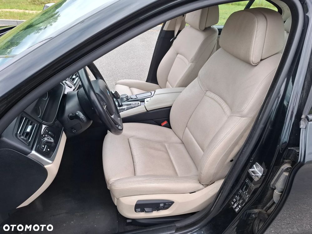 BMW Seria 5 525d xDrive - 25