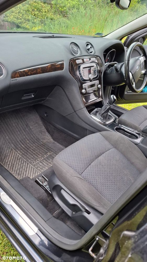 Ford Mondeo 2.0 Ghia - 9
