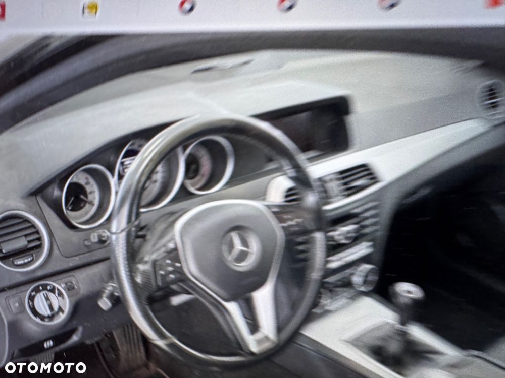 Mercedes-Benz Klasa C 180 Kompressor BlueEFFICIENCY Avantgarde - 4