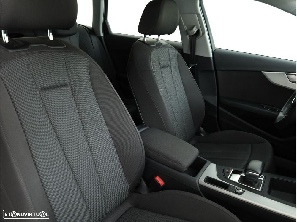 Audi A4 Avant 30 TDI Advanced S tronic - 18