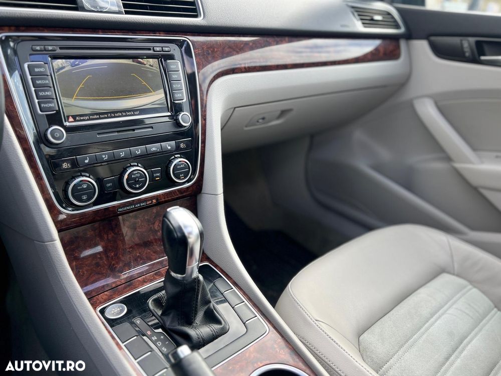 Volkswagen Passat - 12