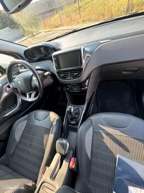 Peugeot 2008 1.2 PureTech Allure - 20