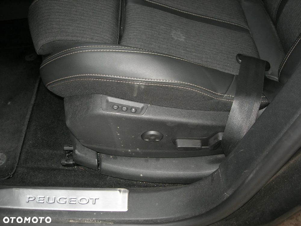 Peugeot 3008 1.5 BlueHDi GT Pack S&S EAT8 - 25