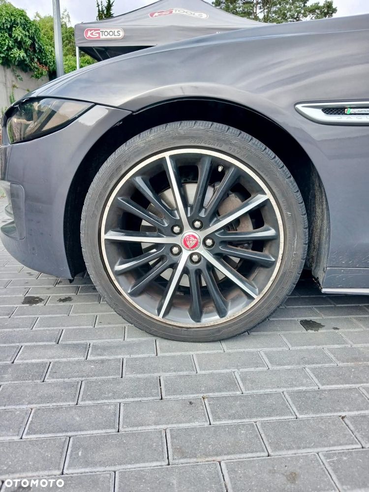 Jaguar XE 2.0 D AWD R-Sport - 13