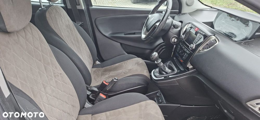 Lancia Ypsilon Y 0.9 TwinAir Turbo 8V Platinum - 12