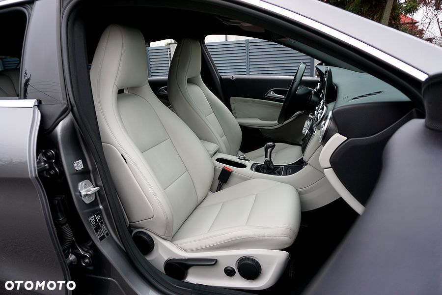 Mercedes-Benz CLA 180 Peak Edition - 30