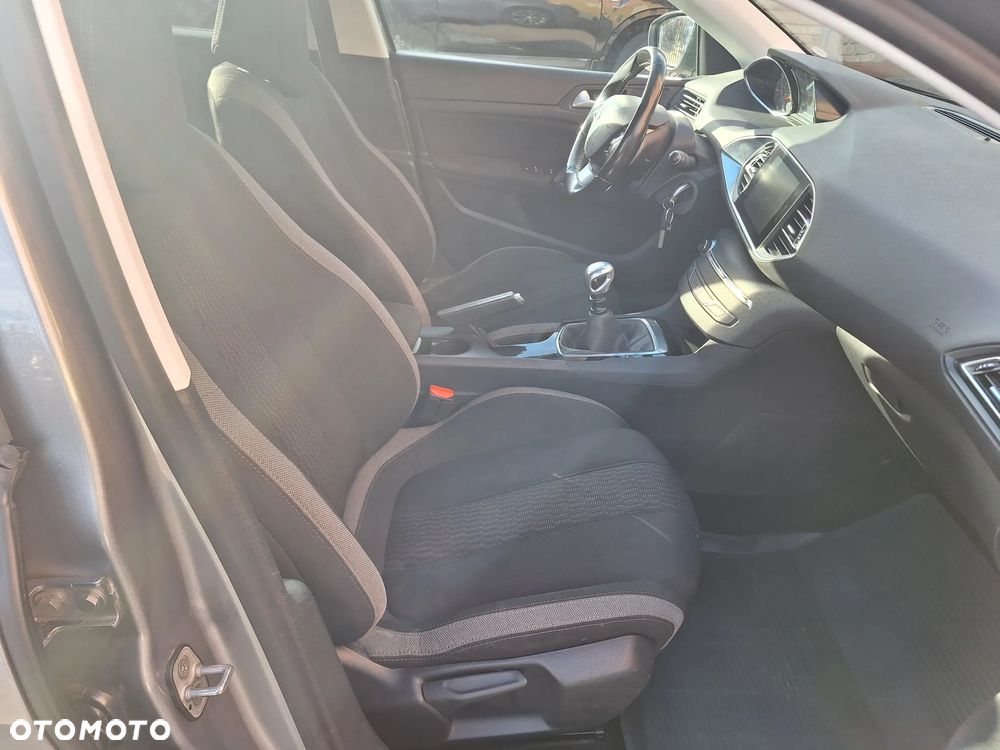 Peugeot 308 1.6 BlueHDi Allure S&S - 26