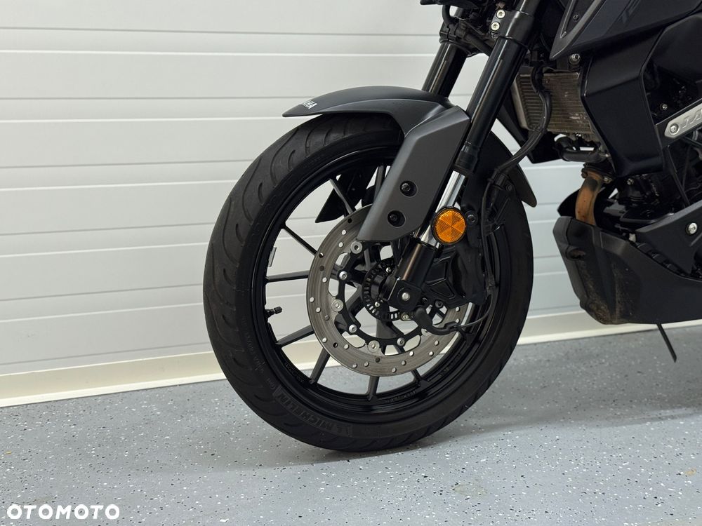 Yamaha MT - 12