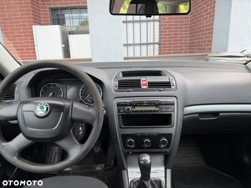 Skoda Octavia 1.6 Tour Classic - 12