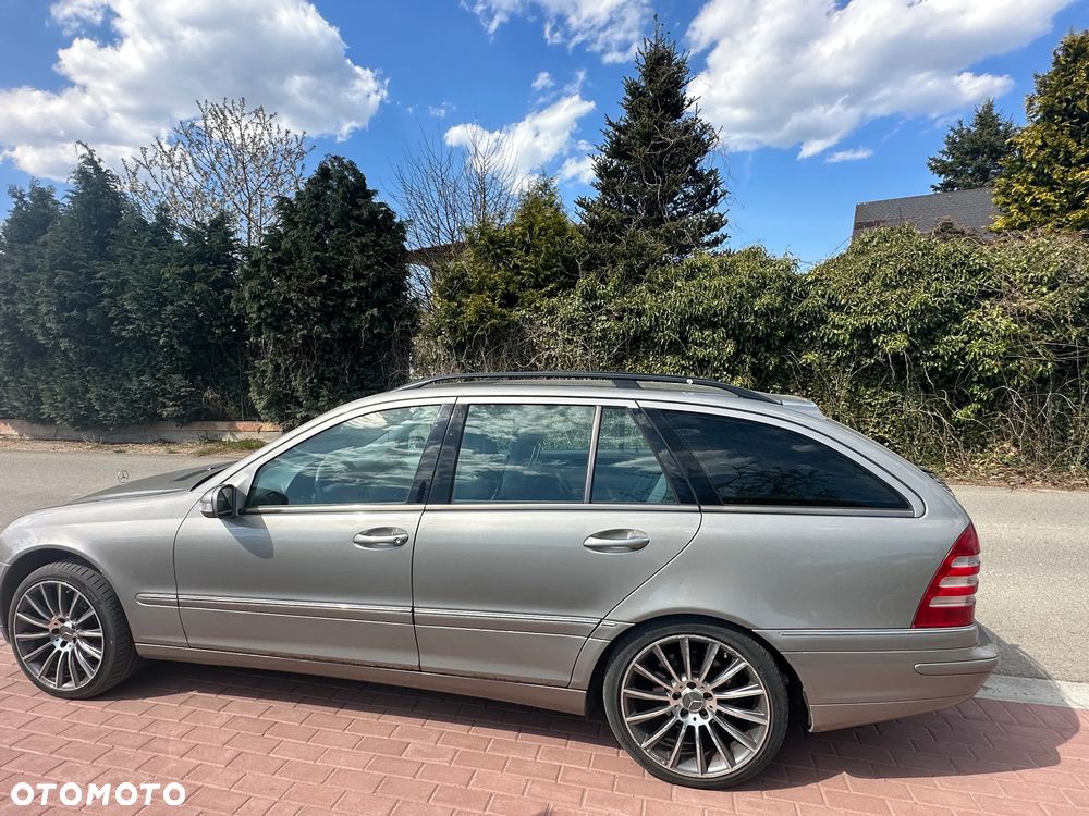 Mercedes-Benz Klasa C 240 4Matic Avantgarde - 29