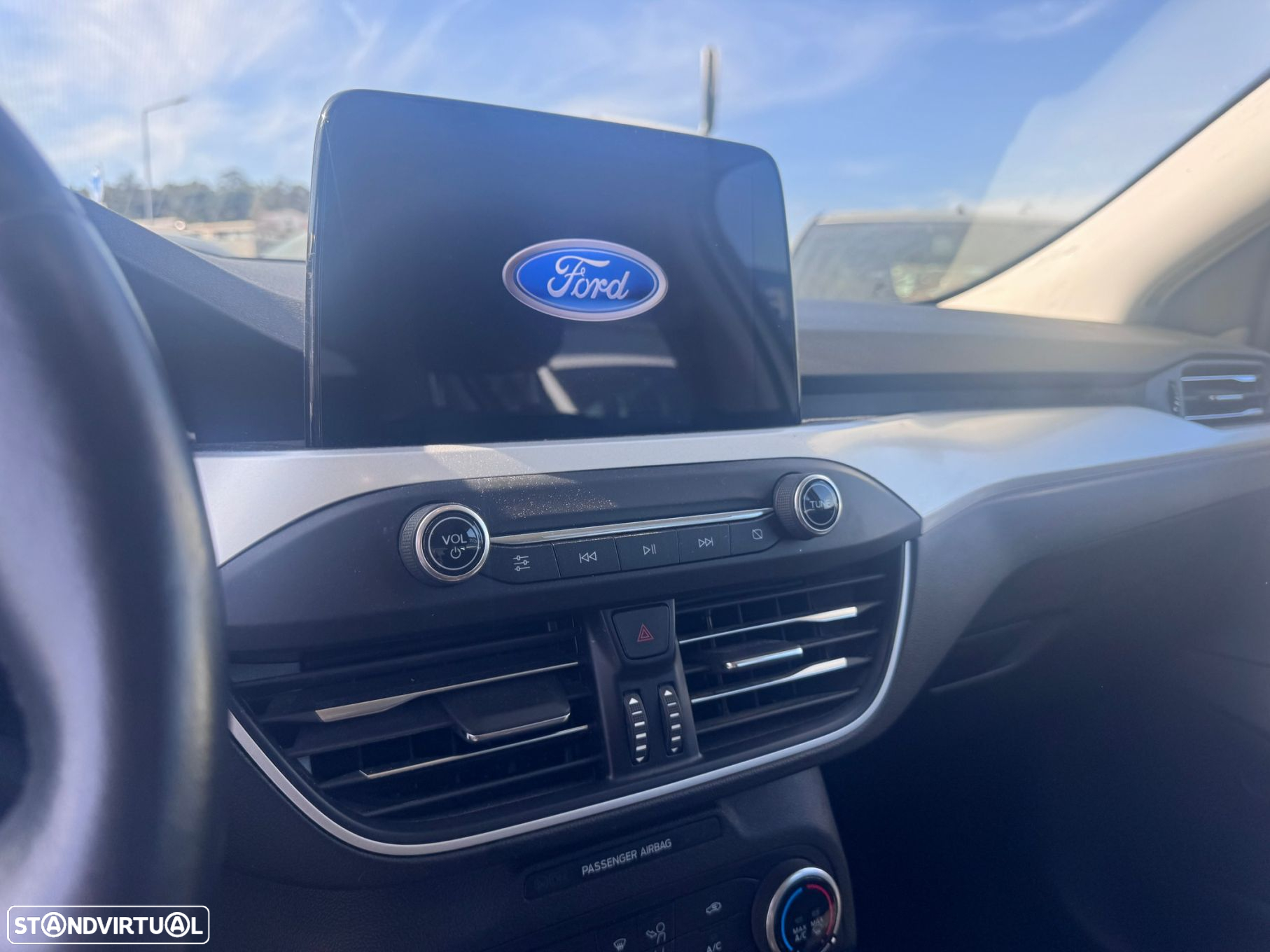 Ford Focus 1.0 EcoBoost S&S COOL&CONNECT - 11