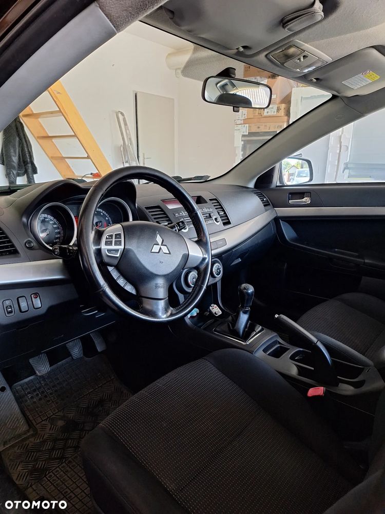 Mitsubishi Lancer 1.5 Invite - 5