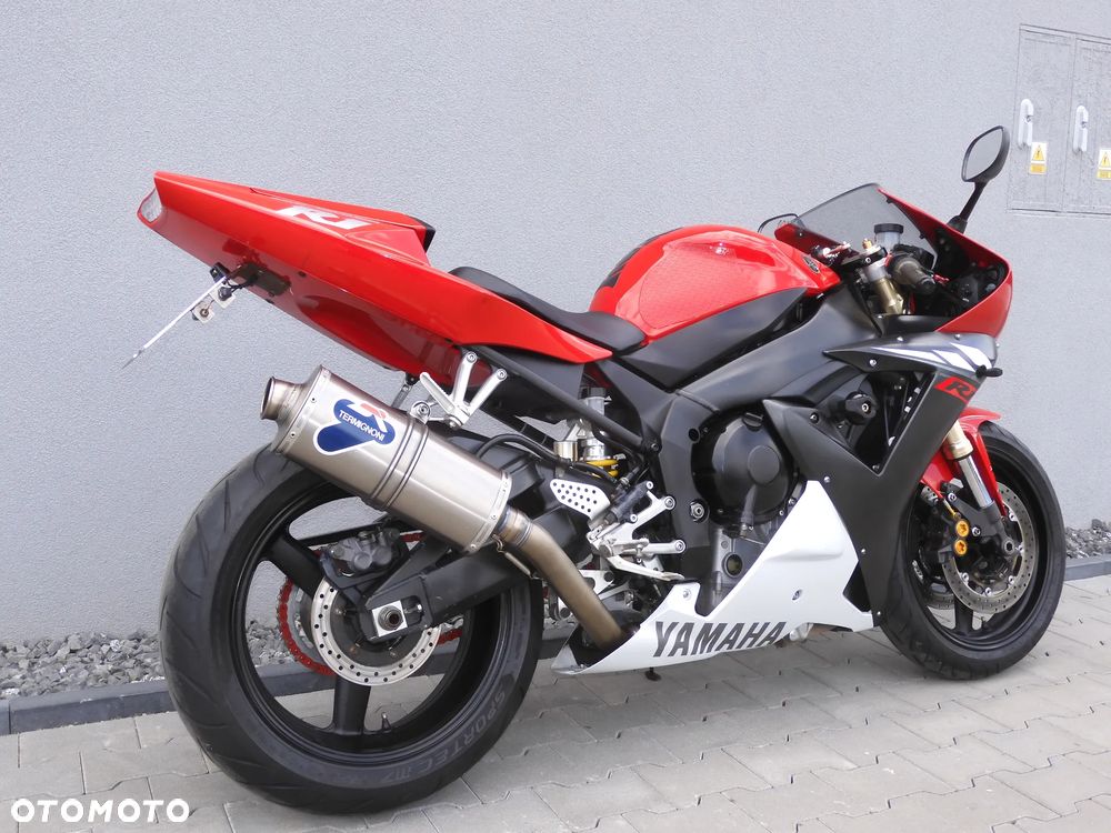 Yamaha R1 - 11