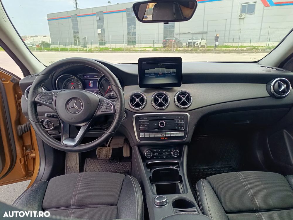 Mercedes-Benz GLA 220 d 4MATIC 7G-DCT Urban - 7