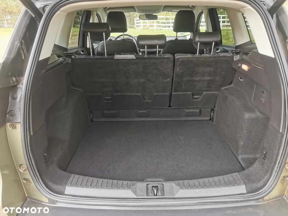 Ford Kuga 1.6 EcoBoost 2x4 Titanium - 8