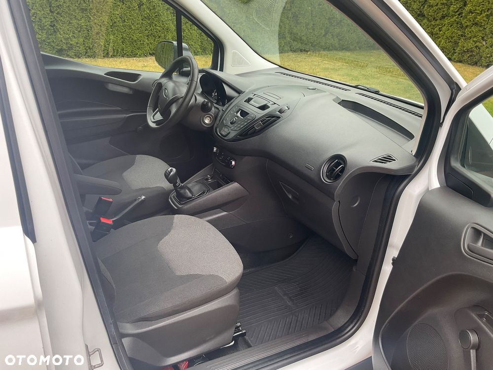 Ford Transit Courier - 10