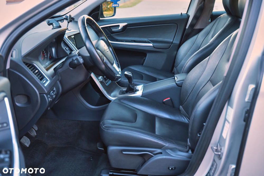 Volvo XC 60 D4 Momentum - 25