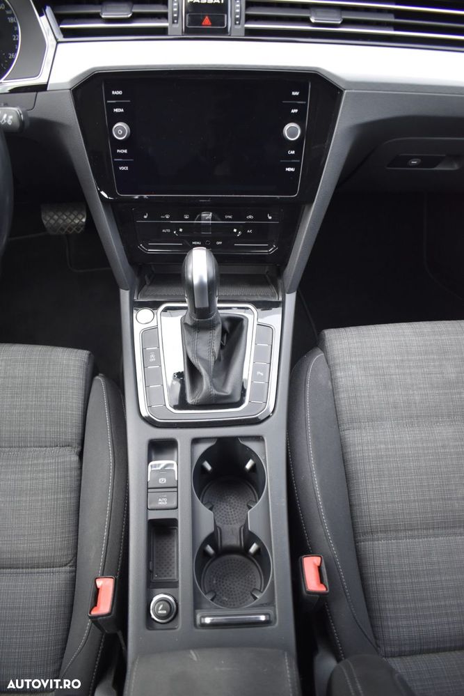 Volkswagen Passat 2.0 TDI DSG Comfortline - 35