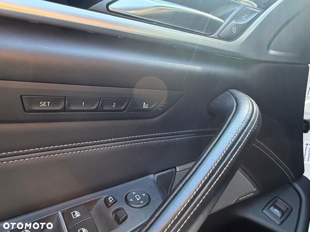 BMW Seria 5 M550i xDrive sport - 39