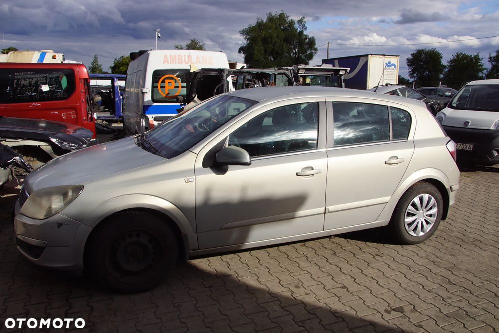 Auto na części - Opel Astra III H 1.6 105 KM Z16XEP F17 Z167 2004R Silnik Skrzynia Drzwi Maska Błotnik Zderzak Klapa Lampa Lusterko Klamka Szyba Deska Kokpit Sterownik Moduł Czujnik Licznik Wyświetlacz Panel Kierownica - 3
