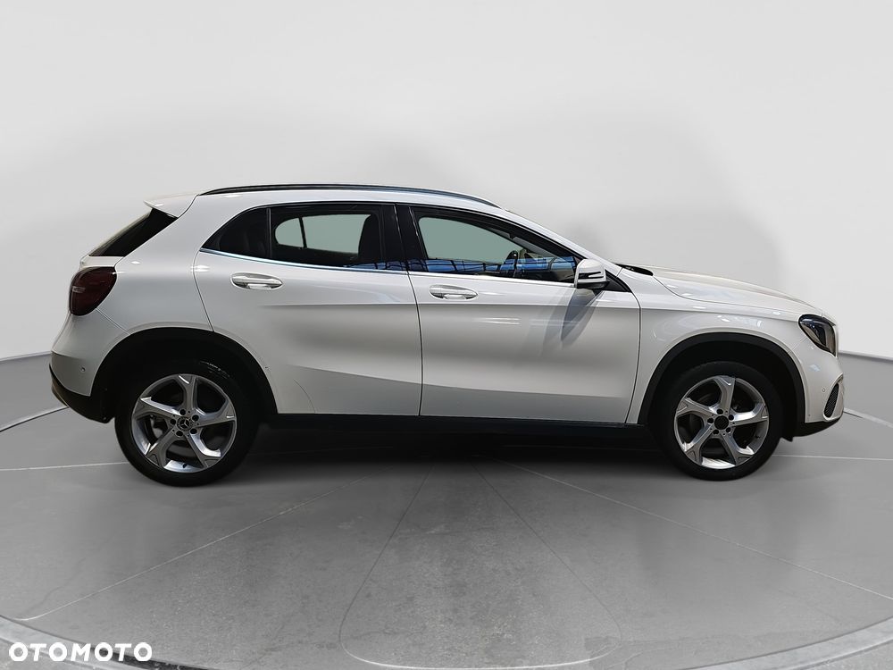 Mercedes-Benz GLA 200 7G-DCT Urban - 6