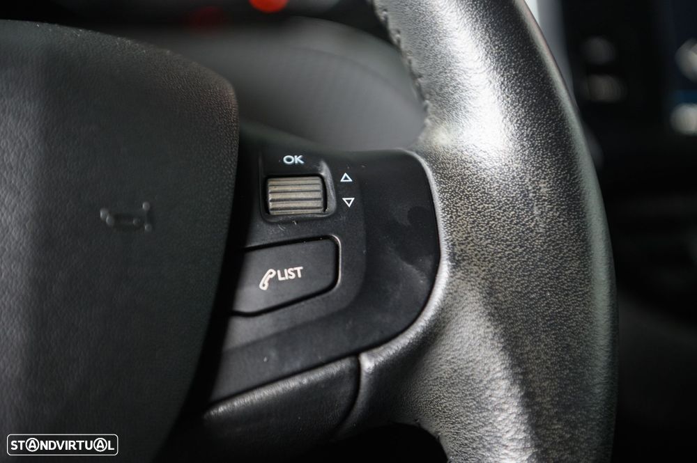 Peugeot 208 1.2 PureTech Style - 33