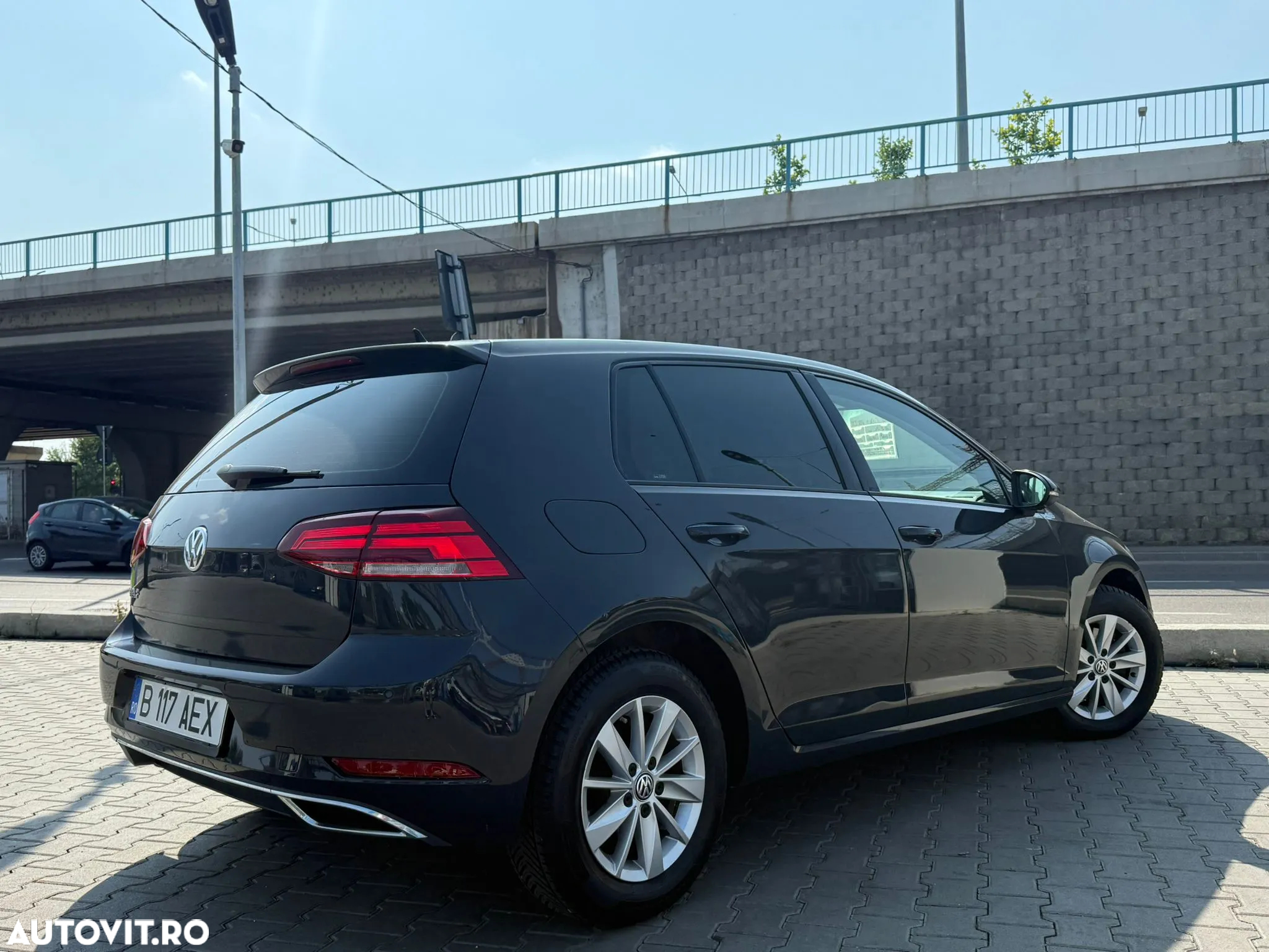 Volkswagen Golf 1.6 TDI Comfortline - 6