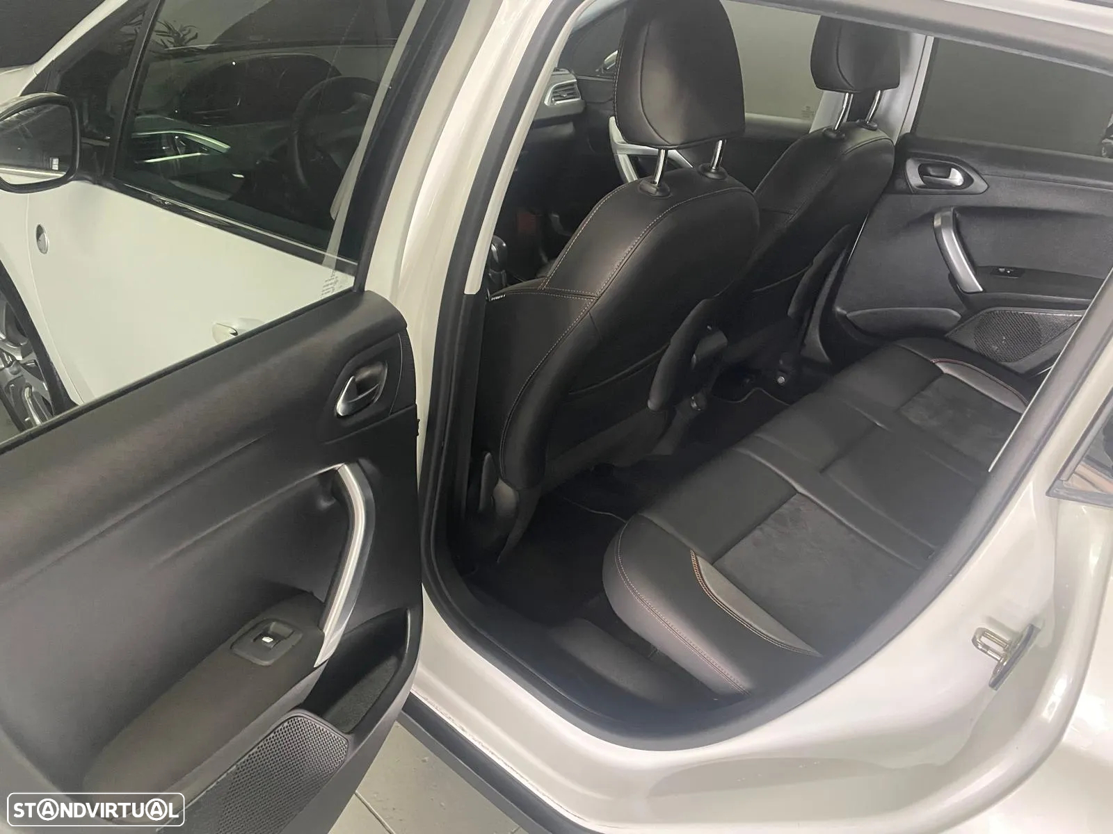Peugeot 2008 1.2 PureTech Crossway - 21